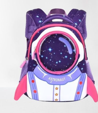 En barnryggsäck med astronaut- och stjärnmönster, perfekt för rymd- och vetenskapsentusiaster.