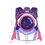 Barnryggsäck med astronaut- och stjärnmönster, idealisk för skolan eller aktiviteter.