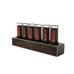 Vintage Nixie-klocka med rör som visar siffrorna 0 till 5, med en retro och elegant design, perfekt för vetenskaplig eller teknologisk inredning.