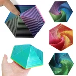 Färgglad spiralformad hexagon i 3D-plast, dekorativt vetenskapligt objekt, med geometriska mönster i klara färger, idealisk för dekoration eller studier av former.