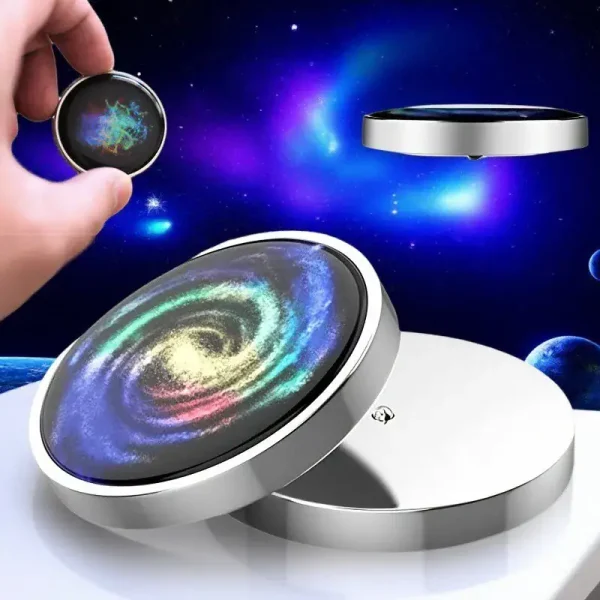 Roternande galaxhologram med färgglada ljuseffekter, presenterat i en futuristisk rymdmiljö.