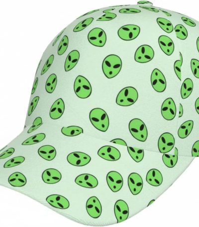 Vit keps med gröna alienmotiv, original och rolig design, perfekt för science fiction- och quirky stilälskare. Utmärkt för en unik och trendig look.