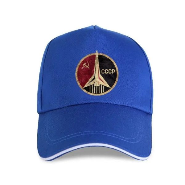Sovjetisk mössa med NASA-logotyp och symbol för kommunistpartiet.