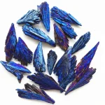 Prov av azuritmineral med intens blå färg, perfekta för dekoration eller vetenskaplig samling.