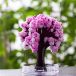 Modell av flora i form av en hjärna i livliga färger, perfekt för kontors- eller utbildningsdekoration.