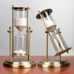 Dekorativ glasstopp i glas med ram i förgylld metall, vintage stil, för vetenskaplig eller kontorsdekoration.
