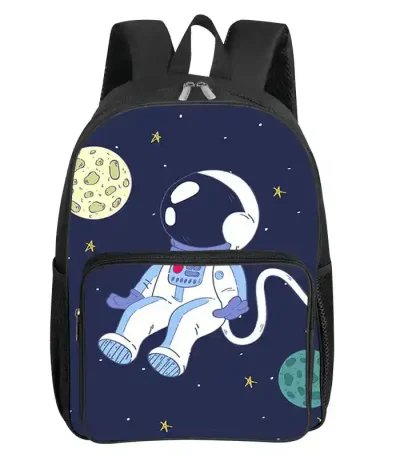 Barnryggsäck med astronautmotiv och planeter i rymden.