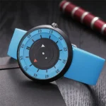 Vetenskaplig klocka med färgglad urtavla och blått armband, idealisk för vetenskaps- och originaldesignentusiaster.