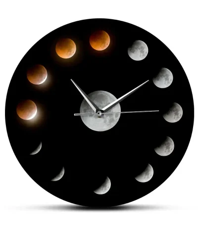 Väggklocka som visar månens olika faser, med en modern och elegant design, perfekt för vetenskaplig eller astronomisk inredning.