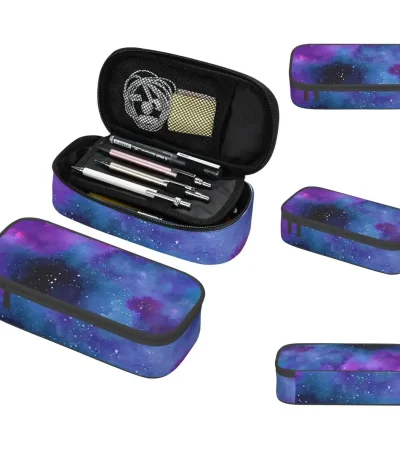 Galaxpenna med fack, perfekt för kontorsmaterial och dekoration. Design inspirerad av universum med kosmiska färger, praktisk och estetisk.