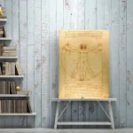 Illustration av Vitruviusmannen av Leonardo da Vinci, som visar en man med perfekta proportioner med armar och ben utsträckta, mot en ljus träbakgrund.