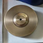 Vintage lampfot i mässing, ren och elegant design, perfekt för en sofistikerad inredning. Lätt att integrera i olika inredningsstilar för en retro touch.