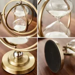 Dekorativt timglas i gyllene metall med transparent glas, perfekt för inredning eller som samlarobjekt. Elegant och modern design, idealisk för älskare av originella föremål.