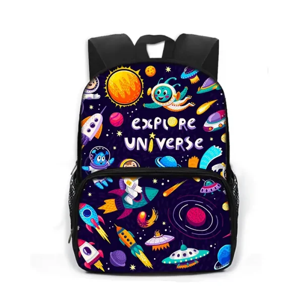 Barnryggsäck med rymdtema och universum, perfekt för skolan eller vetenskapliga aktiviteter. Färgglad design med planeter, raketer, astronauter och rymdutforskning.