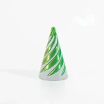 Designad skrivbordslampa i form av en grön och vit spiral, idealisk för vetenskaplig eller modern inredning. Perfekt för att ge en originell touch till ditt arbetsutrymme eller dekoration.