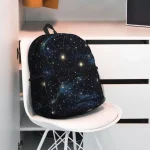 Ryggsäck med stjärnig galaxdesign, perfekt för astronomiälskare och vetenskaplig inredning. Perfekt för att bära dina saker samtidigt som du visar en unik kosmisk stil.