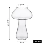 Transparent glasvas med unik form, perfekt för dekoration eller vetenskapliga experiment, med en kapacitet på 250 ml, dimensioner 12,5 cm hög, 4,5 cm bred upptill och 4 cm i botten.