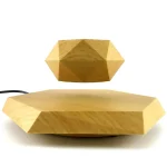 Modern geometrisk lampa i trä, ren design, idealisk för inredning, som tillför en naturlig och samtida touch till ditt utrymme.