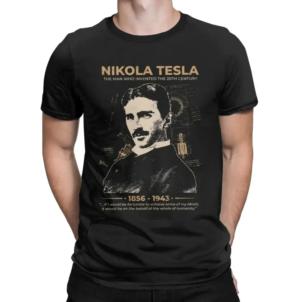 Svart t-shirt med porträtt av Nikola Tesla, uppfinnare och ingenjör, som illustrerar hans bidrag till vetenskap och teknik.