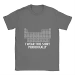 Grå t-shirt med ett periodiskt system och texten "I WEAR THIS SHIRT PERIODICALLY" i vitt, perfekt för kemientusiaster och vetenskapsälskare.