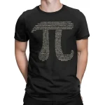 Svart t-shirt med en vetenskaplig QR-kod bestående av siffror och digitala data, som illustrerar fusionen mellan mode och vetenskap.