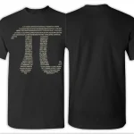 Svart t-shirt med design av siffror och datakoder i vitt, inspirerad av vetenskap och teknik. Perfekt för vetenskapsentusiaster och geek-inredning.