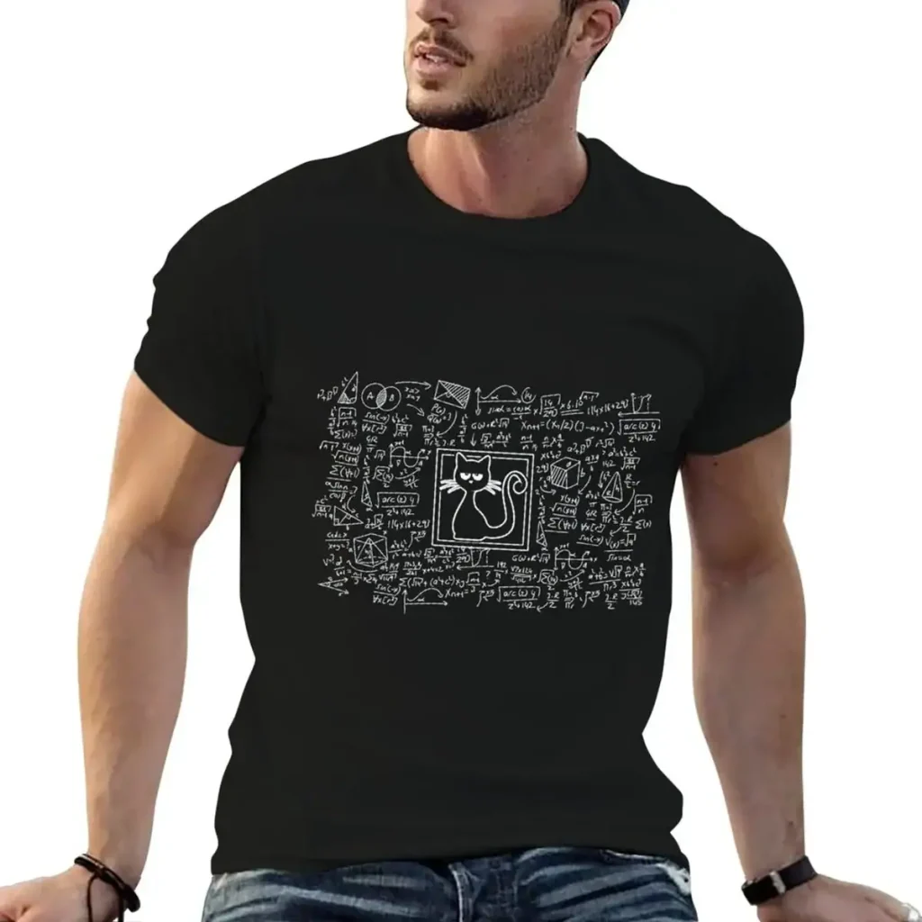 Svart t-shirt med illustration av vetenskaplig formel och katt, avslappnad stil för vetenskaps- och kattälskare.