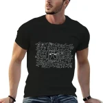 Svart t-shirt med illustration av vetenskaplig formel och katt, avslappnad stil för vetenskaps- och kattälskare.