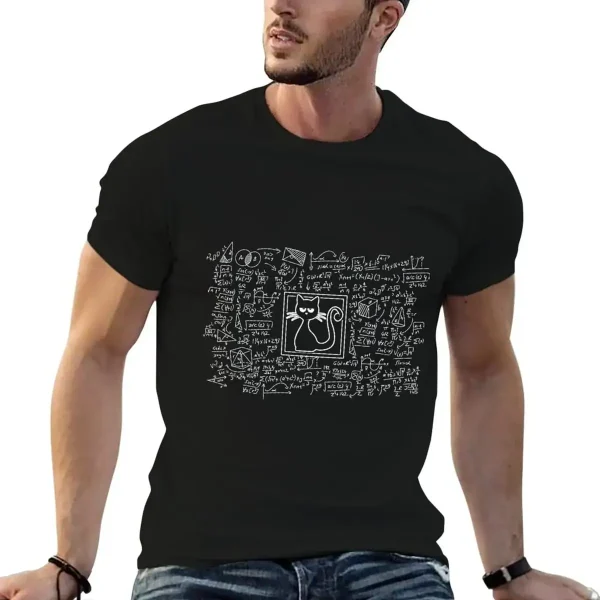 Svart t-shirt med illustration av vetenskaplig formel och katt, avslappnad stil för vetenskaps- och kattälskare.