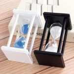 Kontorstimglas i trä och plast, elegant vetenskaplig dekoration för kontor eller hylla, finns i svart och vitt, perfekt för en modern dekorativ touch.