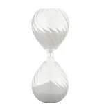 Transparent glasvas med modern design, perfekt för vetenskaplig eller samtida dekoration, med en unik dubbelhelixform.