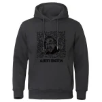 Svart hoodie med humoristisk illustration av Albert Einstein, som visar den berömda forskaren i en modern grafisk stil.