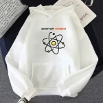 Vit hoodie med atomlogotyp och texten "Quantum Physics" för vetenskapsentusiaster.