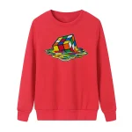 Röd sweatshirt med Rubik's Cube-pussel som faller i vattnet, vilket illustrerar ett färgglatt och lekfullt mönster. Perfekt för vetenskaps- och originalinredning.