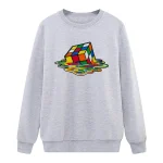 Grå sweatshirt med en smältande Rubik's Cube, konstnärlig och färgglad design, perfekt för vetenskaps- och geekig inredning.