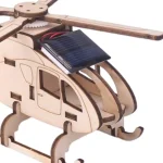 Skala modell av en trähelikopter med solpanel, perfekt för utbildningsprojekt och vetenskaplig dekoration.