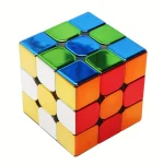 Färgglad Rubik's kub med glänsande ytor, idealisk för vetenskaplig dekoration eller som stimulerande pusselobjekt. Perfekt för tankespel- och modern dekorentusiaster.
