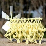 Gul plastko som används som pedagogisk modell för vetenskapliga experiment och djurbiologi.