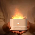 Diffusor för eteriska oljor med LED-lågor, som skapar en lugn och varm atmosfär i ditt hem.