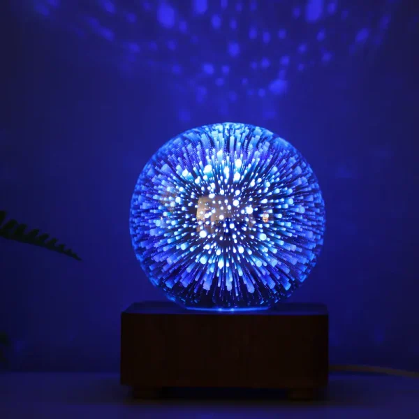 Dekorativ LED-lampa i form av en boll med stjärnljuseffekter i blått. Perfekt för inredning eller som ett lysande vetenskapligt objekt.
