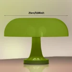 Grön bordslampa i svampform, perfekt för vetenskaplig eller modern inredning, 25 cm bred.
