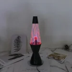 Elektrisk plasma-lampa med färgade urladdningar i en glasvas, perfekt för vetenskaplig och modern dekoration.