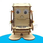 Trärobot med plastögon, färgglada mekanismer, perfekt för vetenskapligt lärande och pedagogisk dekoration.