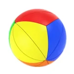 Flerfärgad strandboll med röda, blå, gula, gröna och orange segment, perfekt för vattensporter och utomhusspel.
