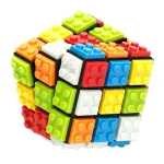 Färgglad Lego-pussel, 3D-kub med utbytbara bitar för att stimulera kreativitet.