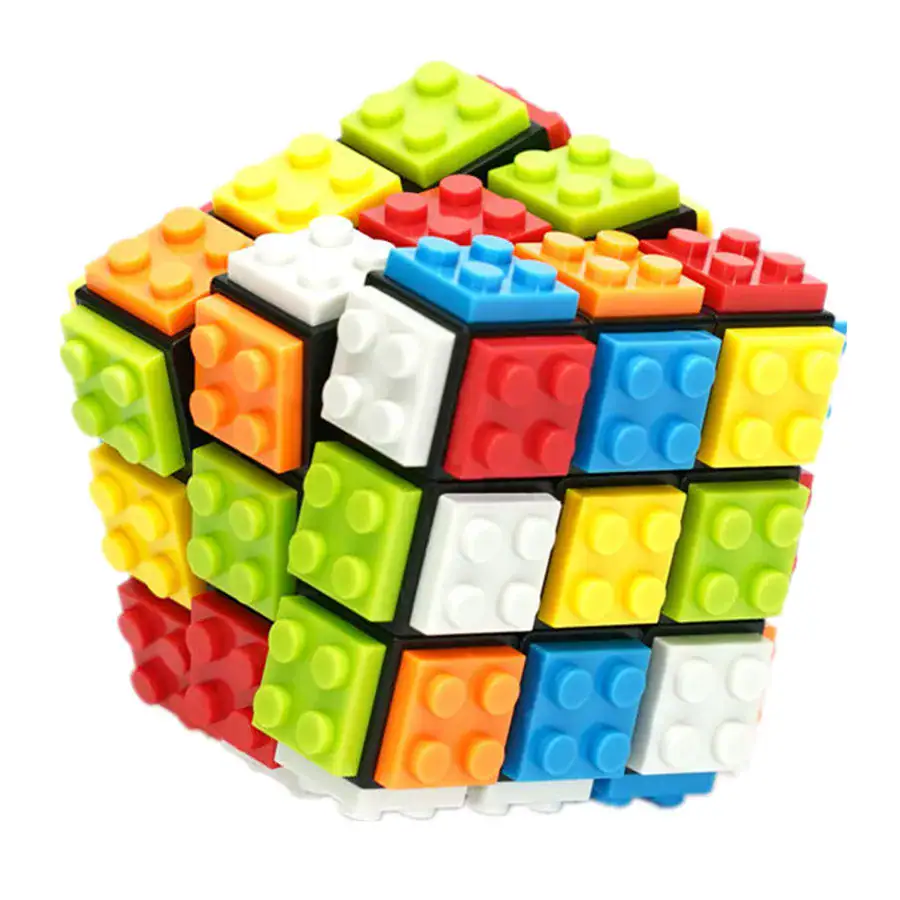 Färgglad Lego-pussel, 3D-kub med utbytbara bitar för att stimulera kreativitet.