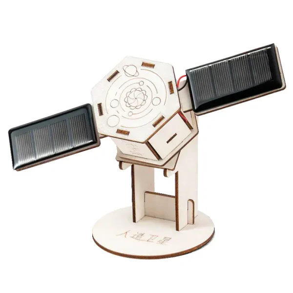 Soldriven rover i trä med solpaneler, utbildande modell för att upptäcka förnybar energi och robotik. Perfekt för vetenskapligt lärande och vetenskaplig stildekoration.