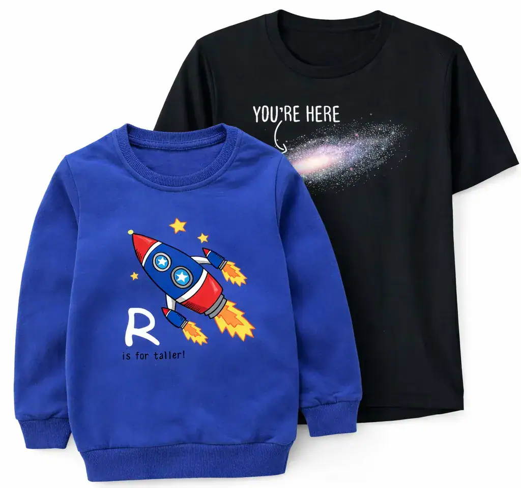 Blå sweatshirt för barn med raketmotiv och texten "R is for taller!", idealisk för rymd- och vetenskapsentusiaster.