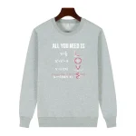 Sweatshirt med matematiska mönster och kärlek.