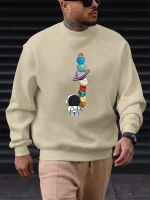 Sweatshirt med illustration av planeter och astronauter, perfekt för vetenskaps- och astronomientusiaster. Bekväm och trendig, idealisk för en avslappnad look inspirerad av universum.